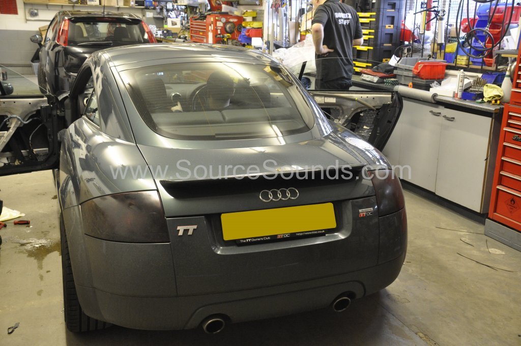 Audi TT 2001 audio upgrade 002