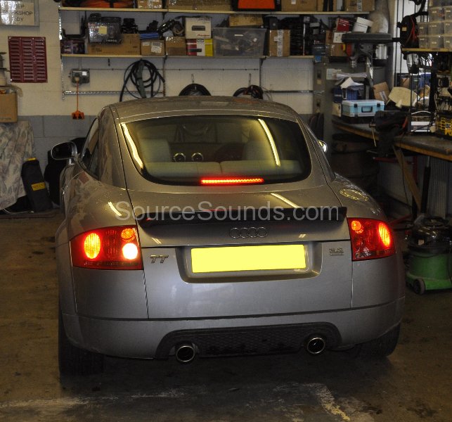 audi-tt-2005-stereo-upgrade-002
