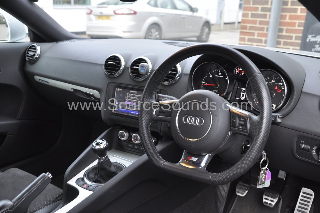 Audi TT 2010 DAB upgrade 005.JPG