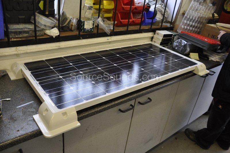 autotrail-motorhome-2007-solar-panel-and-satellite-dish-002