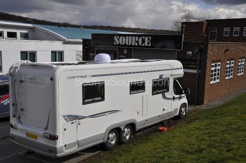 autotrail-motorhome-2007-solar-panel-and-satellite-dish-004