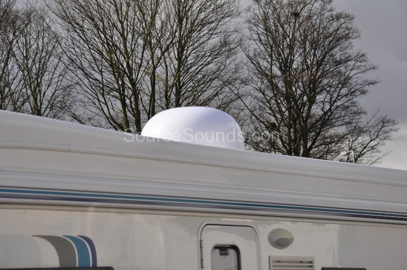 autotrail-motorhome-2007-solar-panel-and-satellite-dish-006