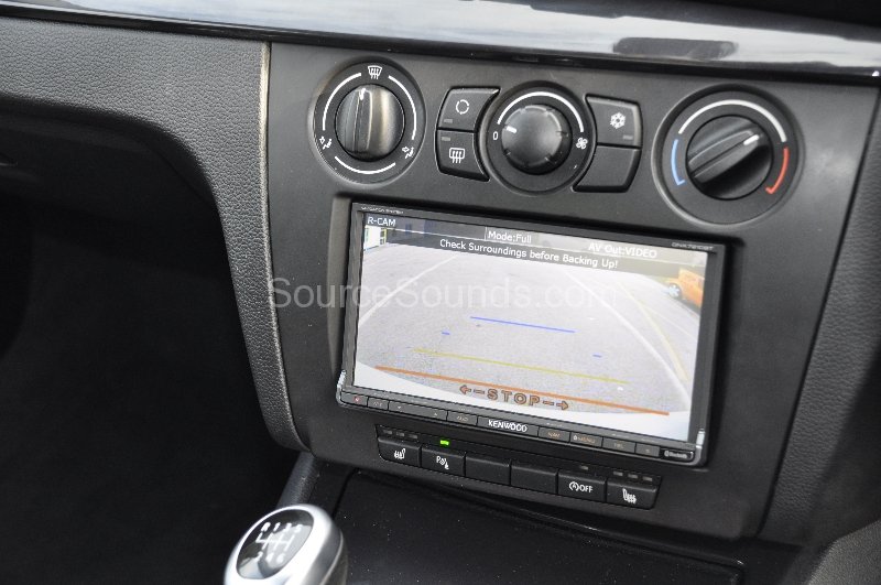 bmw-1-series-2009-reverse-camera-008