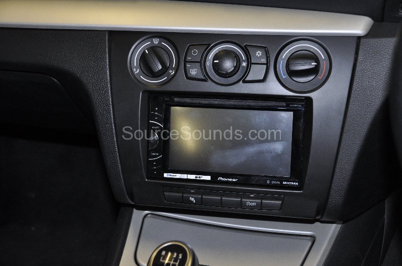bmw-1-series-2010-dab-upgrade-003