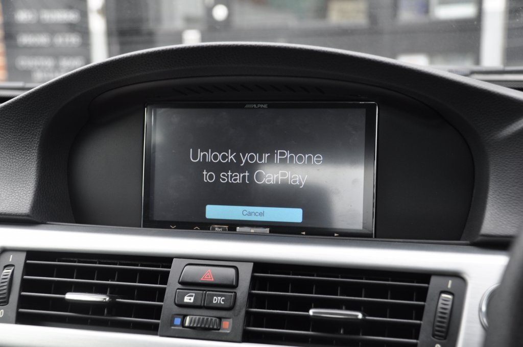 BMW 3 Series 2010 custom dashboard Alpine 003.JPG