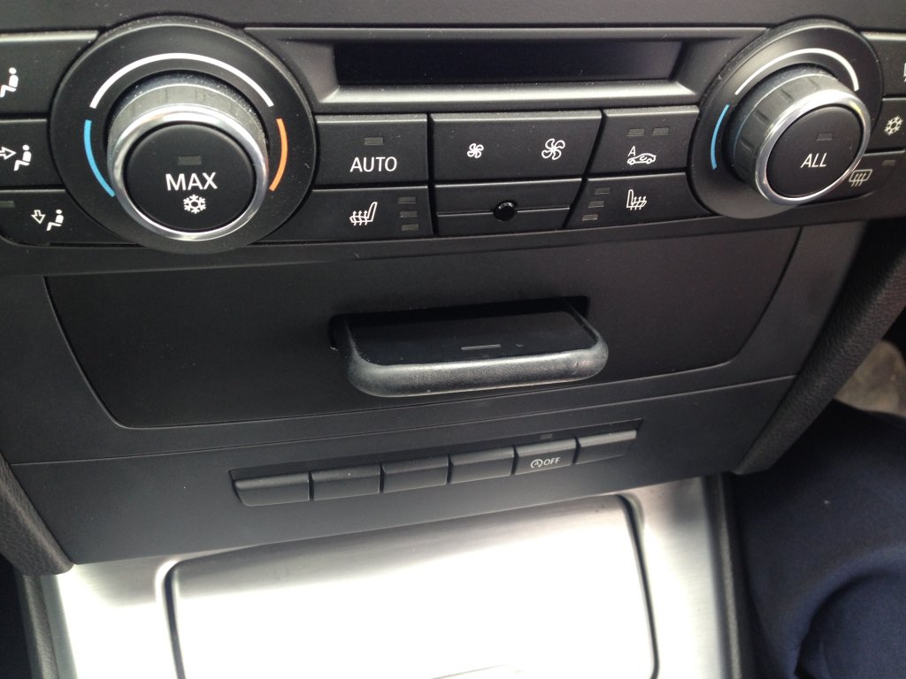 BMW 3 Series 2010 custom dashboard Alpine 013.JPG