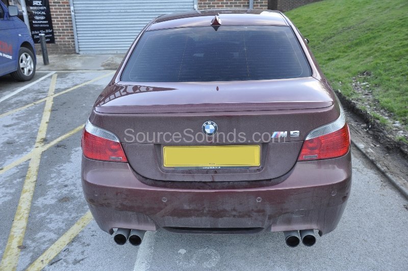 bmw-m5-2006-headrest-screen-upgrade-002 bmw-m5-2006-headrest-screen-upgrade-002