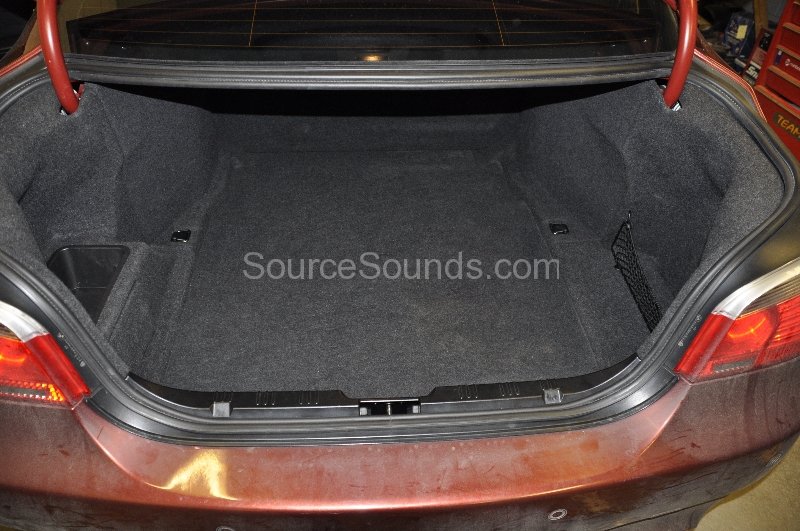 bmw-m5-2006-headrest-screen-upgrade-011 bmw-m5-2006-headrest-screen-upgrade-011