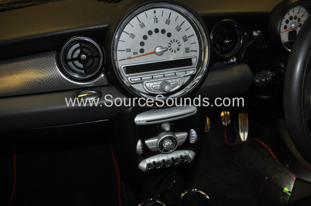 BMW Mini 2008 reverse camera upgrade 002