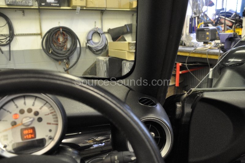 bmw-mini-cooper-s-cabriolet-2009-audio-upgrade-004