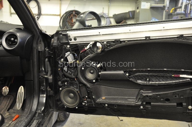 bmw-mini-cooper-s-cabriolet-2009-audio-upgrade-006