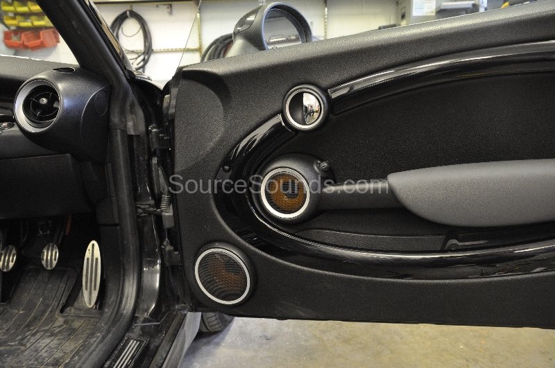 bmw-mini-cooper-s-cabriolet-2009-audio-upgrade-009
