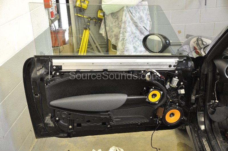 bmw-mini-cooper-s-cabriolet-2009-audio-upgrade-010