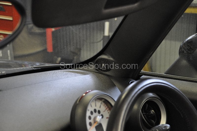 bmw-mini-cooper-s-cabriolet-2009-audio-upgrade-012
