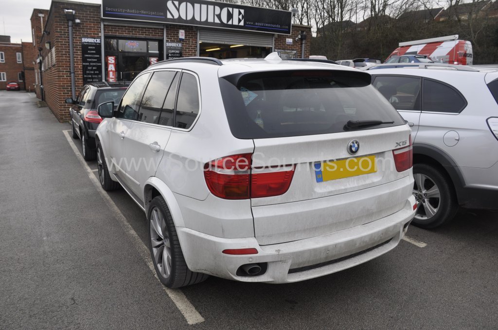 BMW X5 2010 alpine roof screen upgrade 002