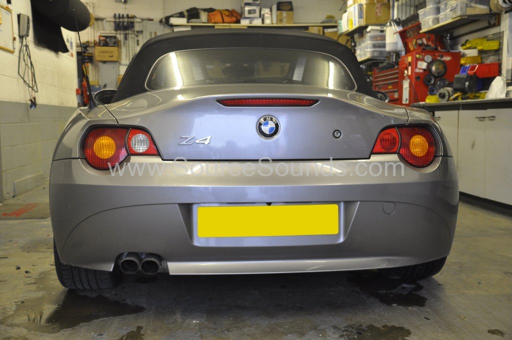 BMW Z4 2004 reverse camera upgrade 002