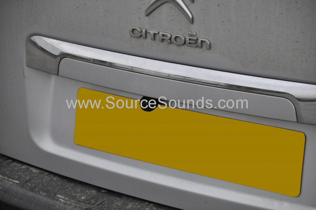 Citroen C3 Picasso 2015 reverse camera install 004