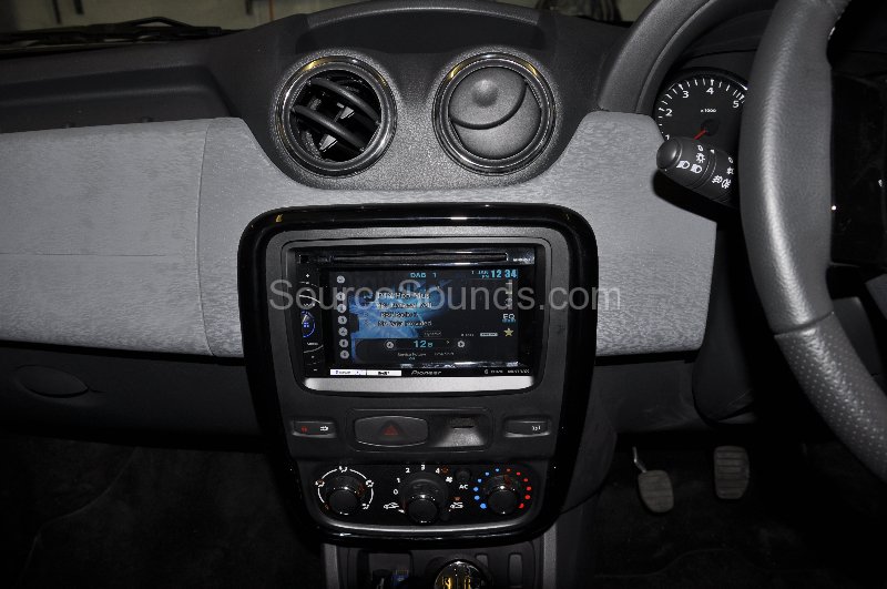 dacia-duster-2013-dab-upgrade-003 dacia-duster-2013-dab-upgrade-003