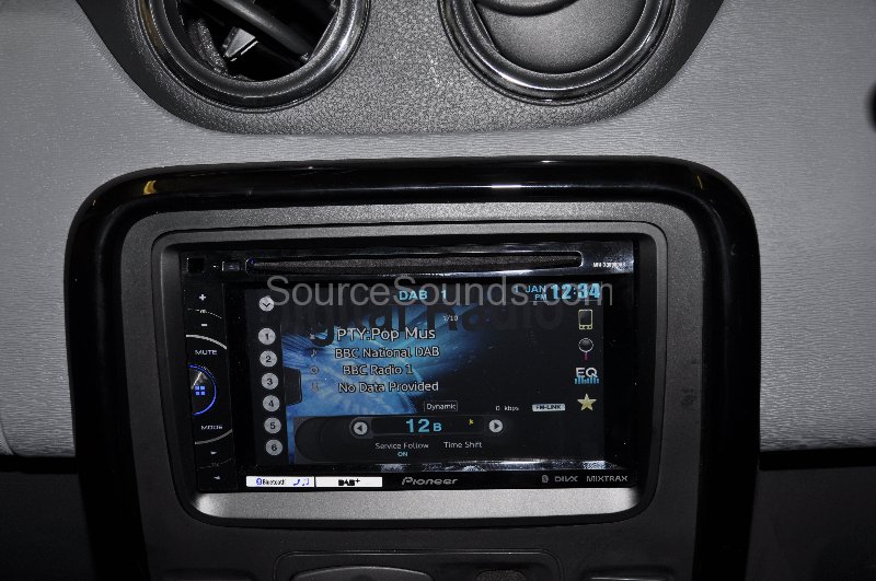 dacia-duster-2013-dab-upgrade-004 dacia-duster-2013-dab-upgrade-004