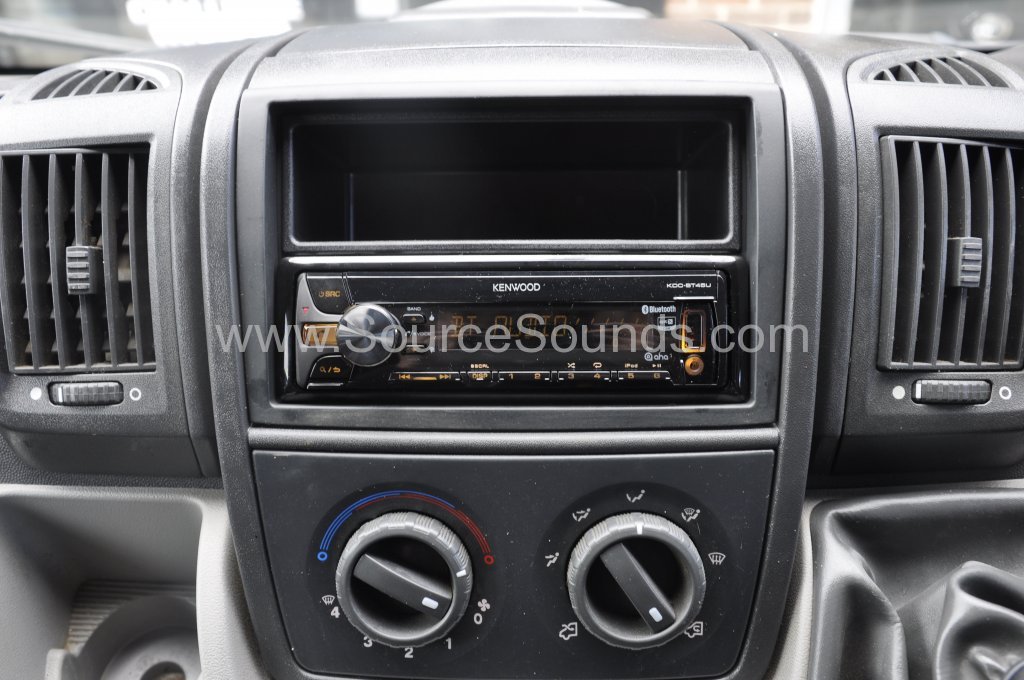 Fiat Ducato Horsebox 2010 stereo upgrade 004