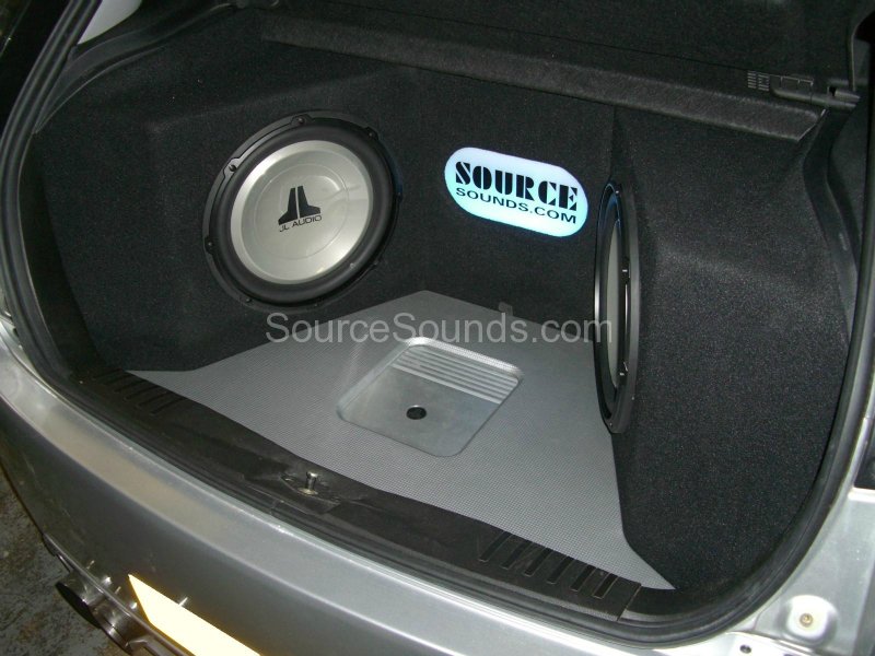 ford-fiesta-2005-boot-install-003