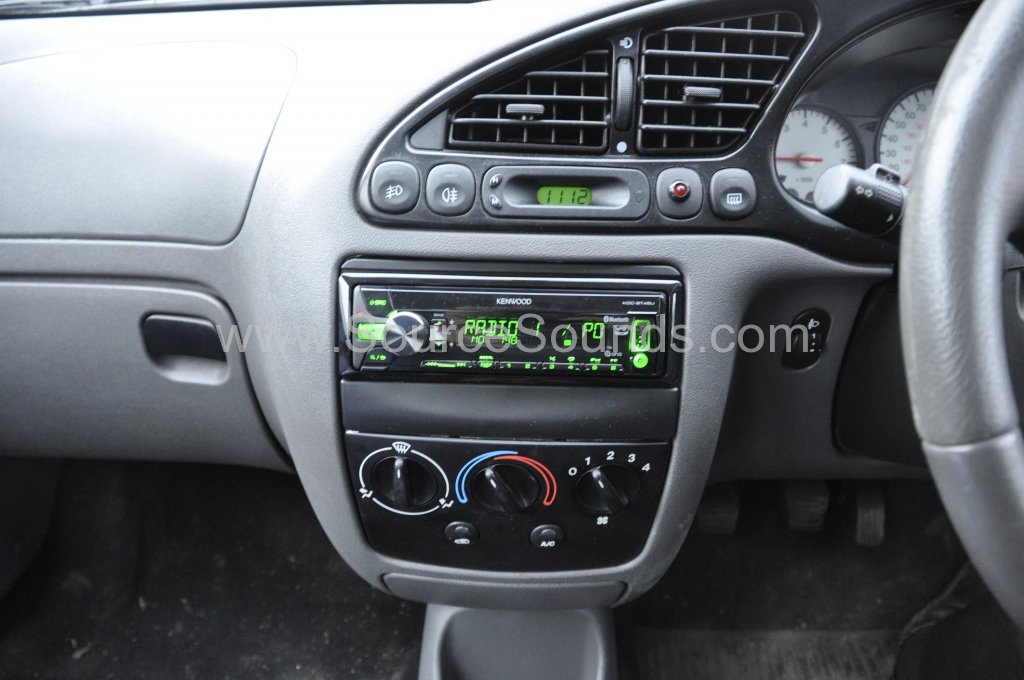 Ford Fiesta 2000 stereo upgrade 004
