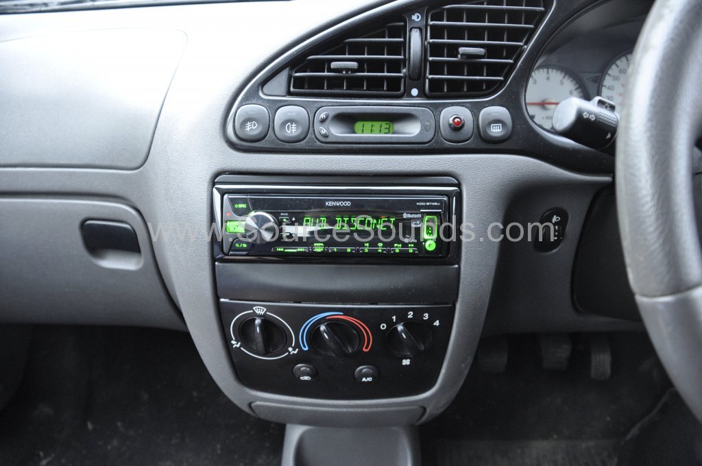 Ford Fiesta 2000 stereo upgrade 005