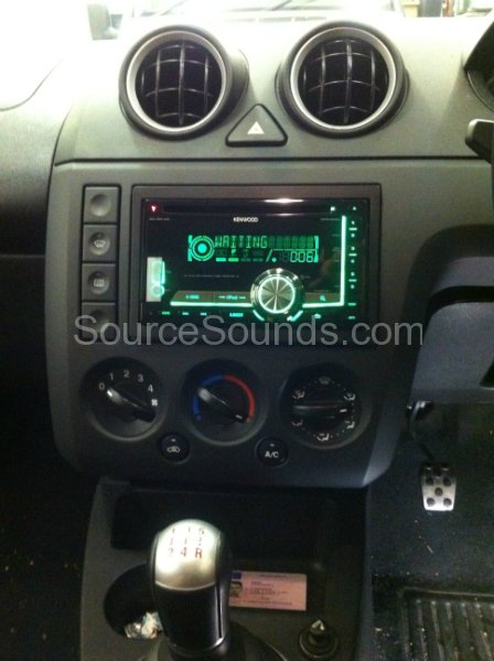 ford-fiesta-2003-stereo-002