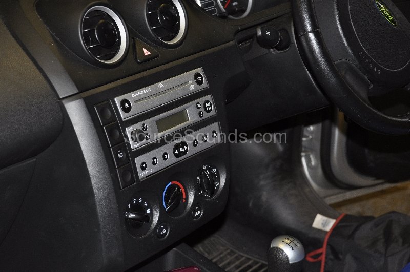 ford-fiesta-2003-stereo-upgrade-003