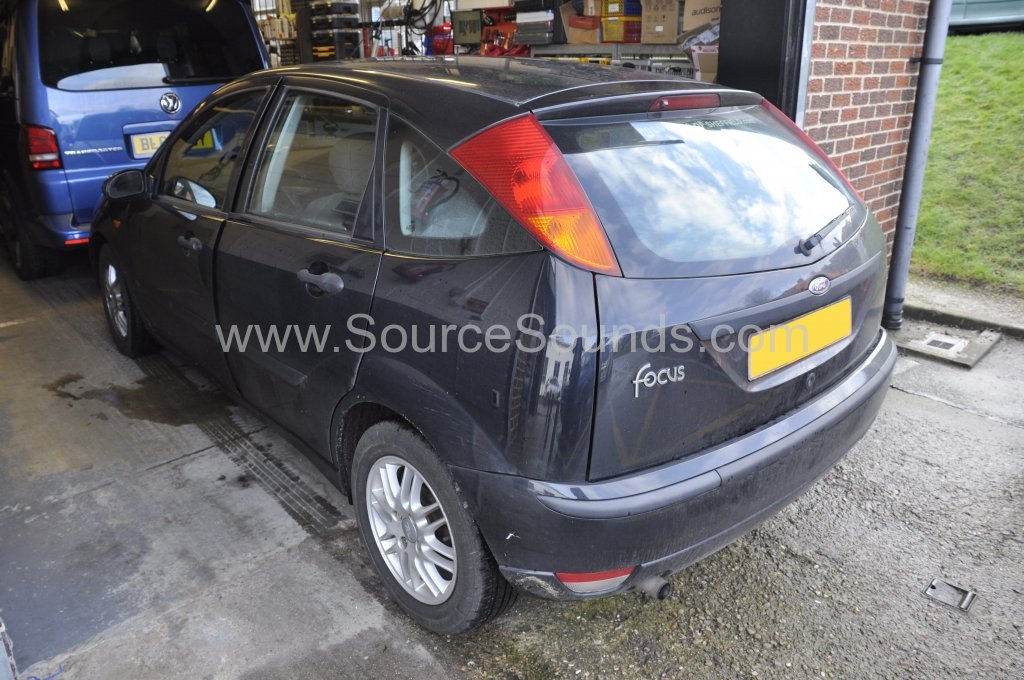 Ford Focus 2001 stereo upgrade 002
