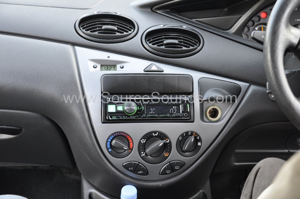 Ford Focus 2001 stereo upgrade 003