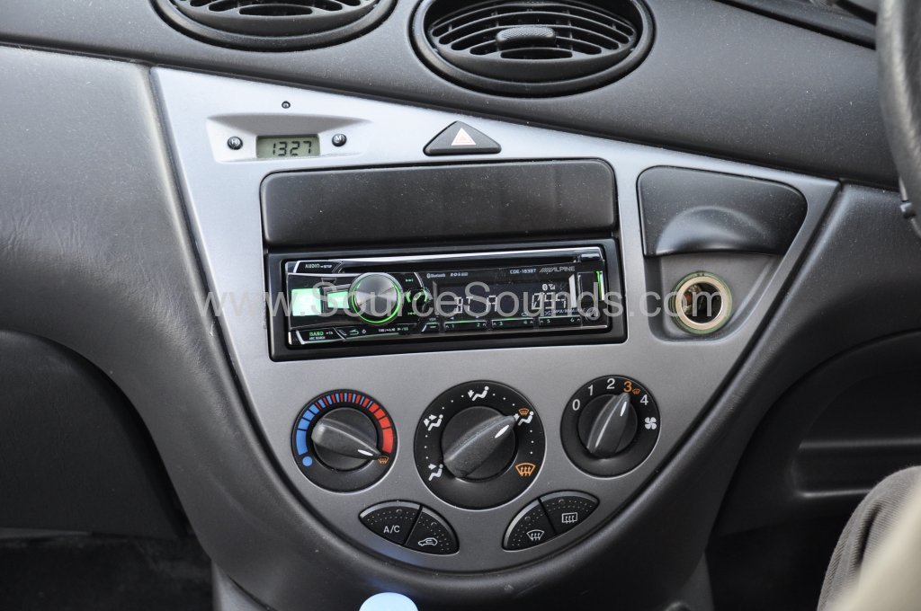 Ford Focus 2001 stereo upgrade 004