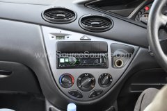 Ford Focus 2001 stereo upgrade 003