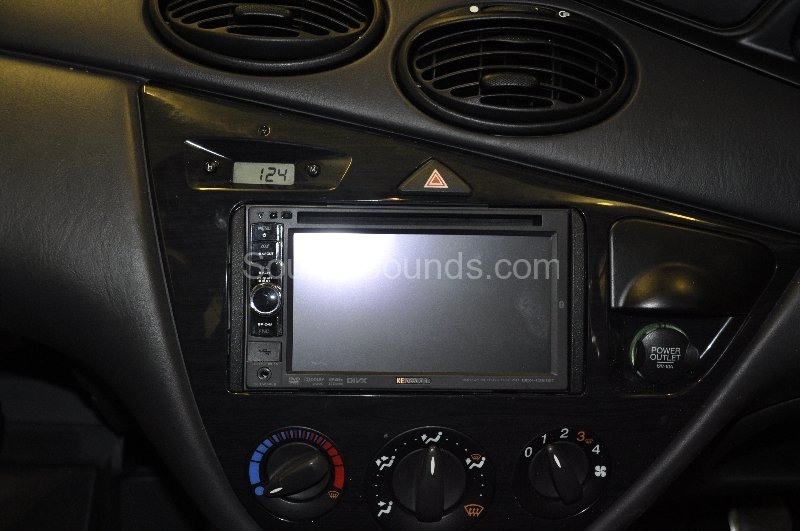 ford-focus-2002-double-din-stereo-upgrade-003
