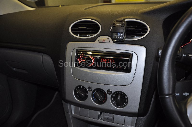 ford-focus-2008-stereo-upgrade-005