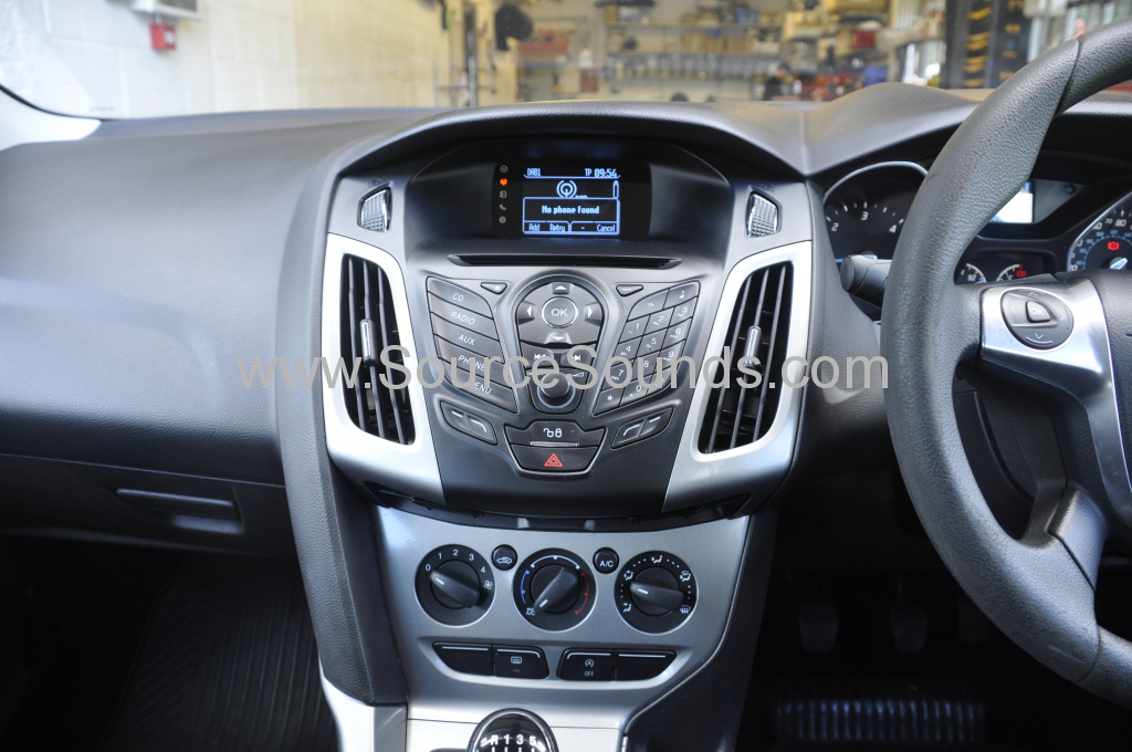 Ford Focus 2013 reverse camera upgrade 002