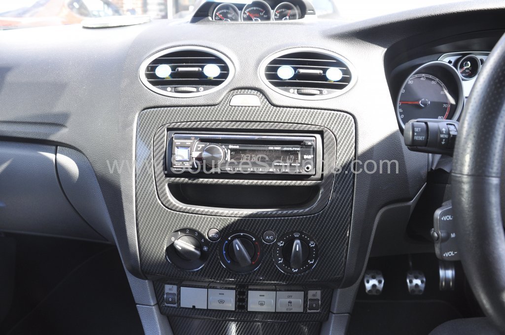 Ford Focus ST 2008 DAB stereo upgrade 003