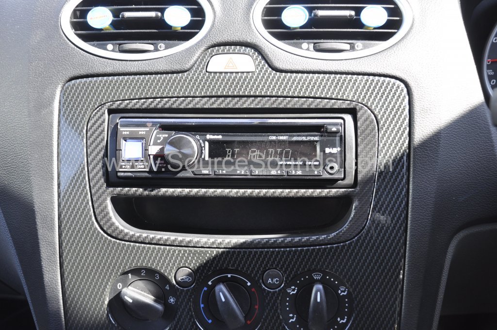 Ford Focus ST 2008 DAB stereo upgrade 005
