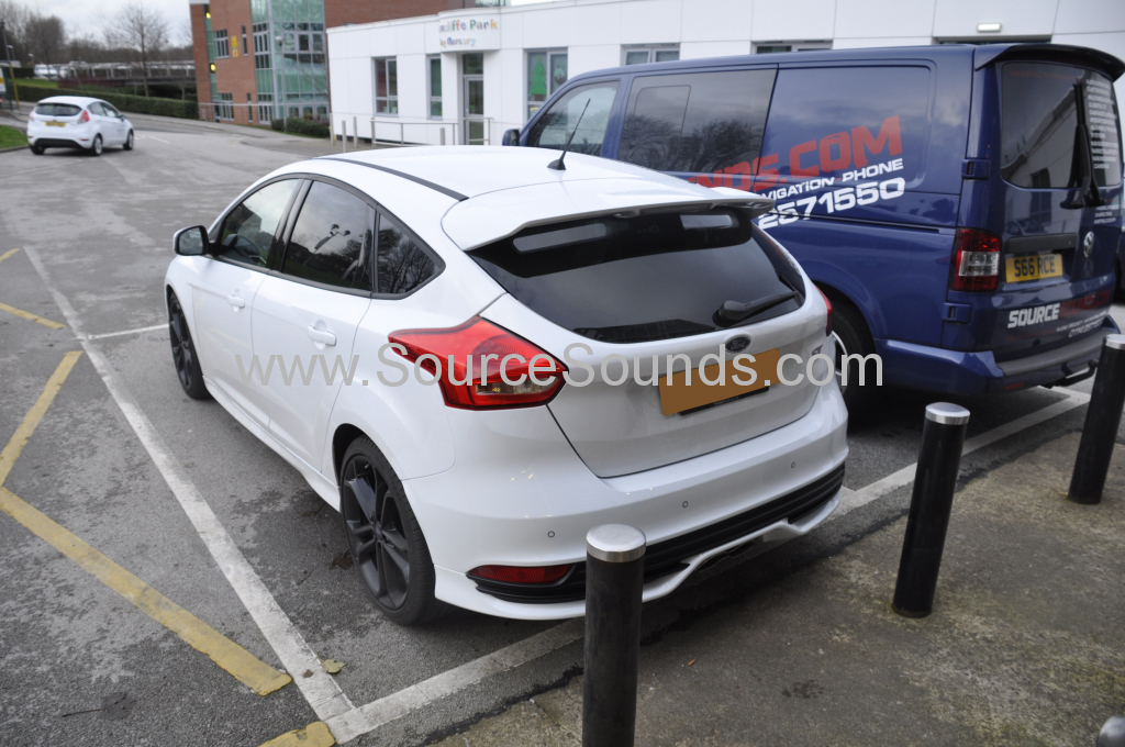 Ford Focus ST 2015 rear parking sensors upgrade 002