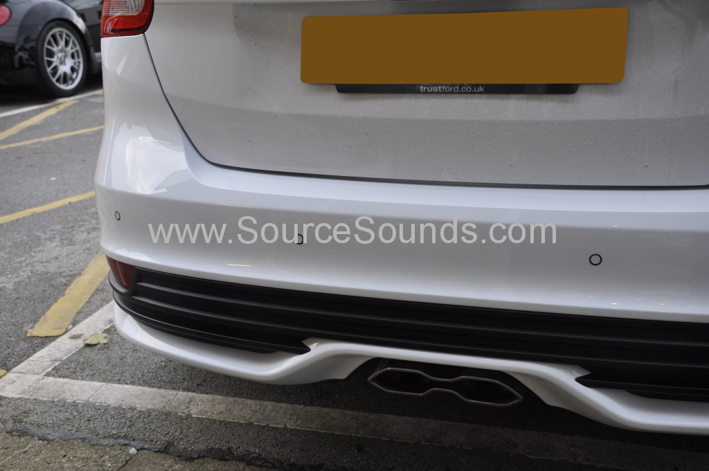 Ford Focus ST 2015 rear parking sensors upgrade 003