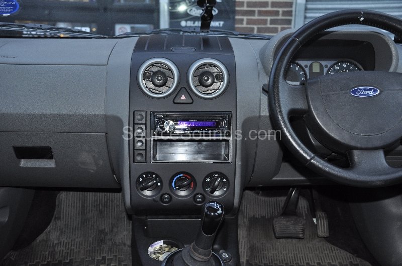 ford-fusion-2002-stereo-upgrade-004