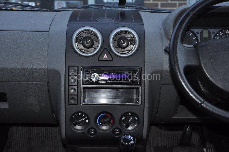 ford-fusion-2002-stereo-upgrade-005