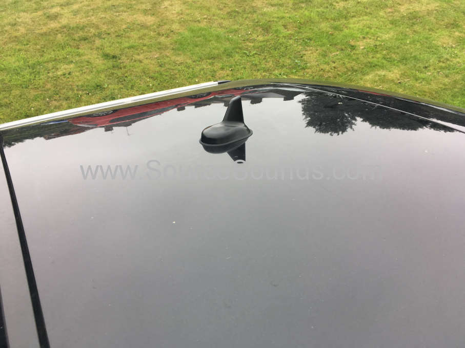 Ford Galaxy 2006 DAB upgrade with sharkfin 004