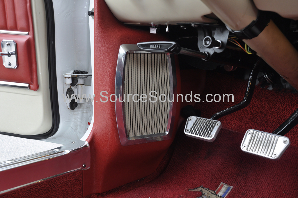 Ford Mustang 1966 audio upgrade 009