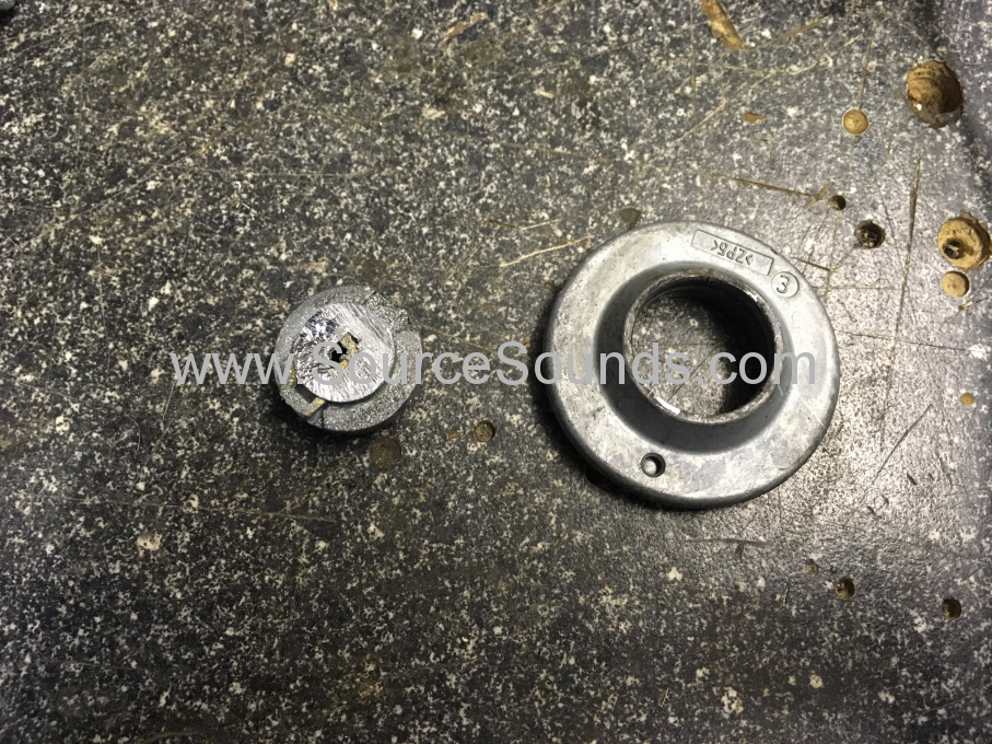 Ford Transit Custom 2014 dead bolts and security lock 005