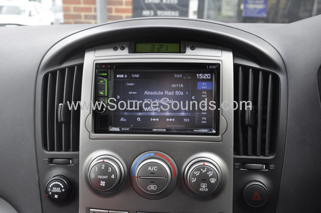 Hyundai i800 2011 DAB upgrade 004