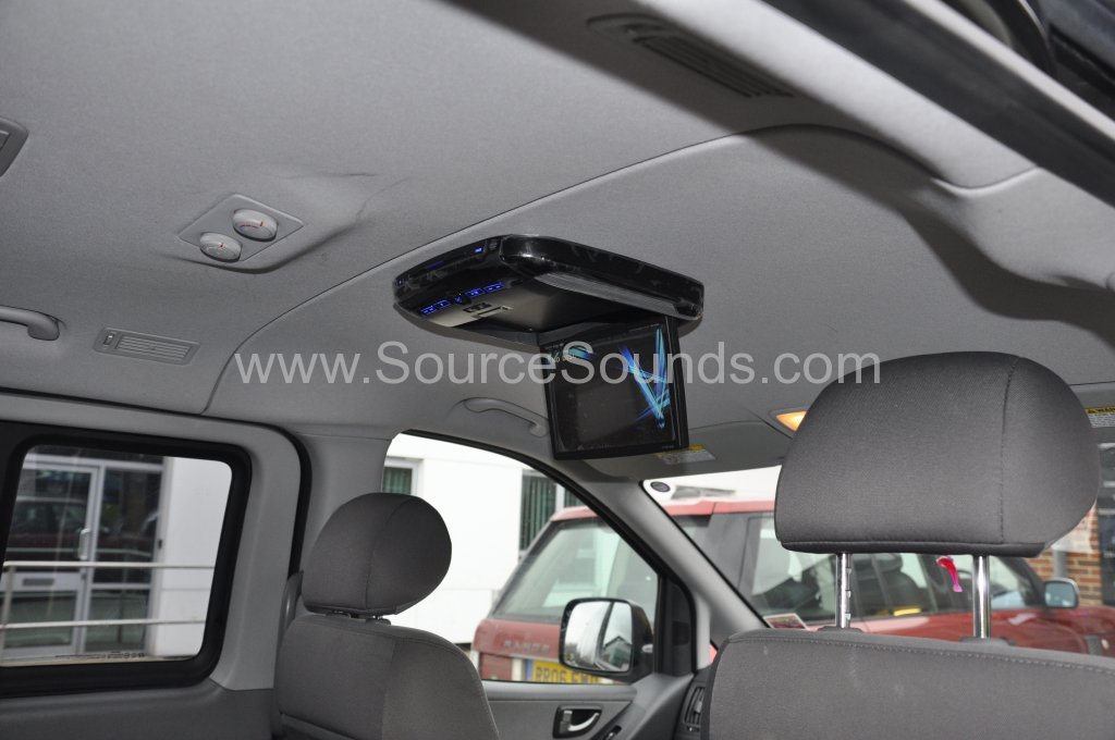 Hyundai i800 2012 DVD roof screen upgrade 003