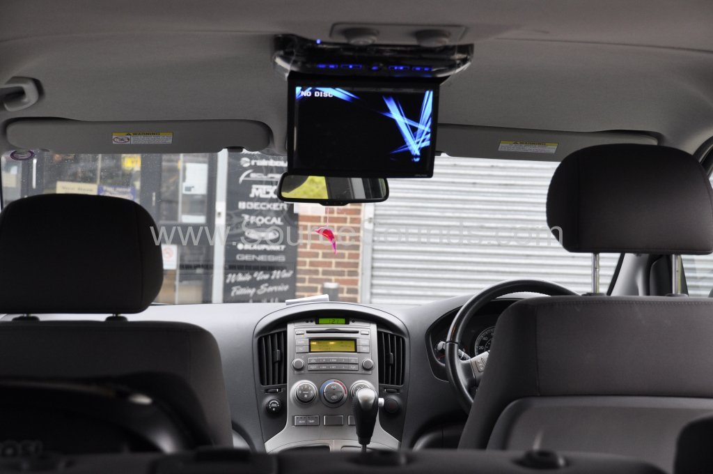 Hyundai i800 2012 DVD roof screen upgrade 005