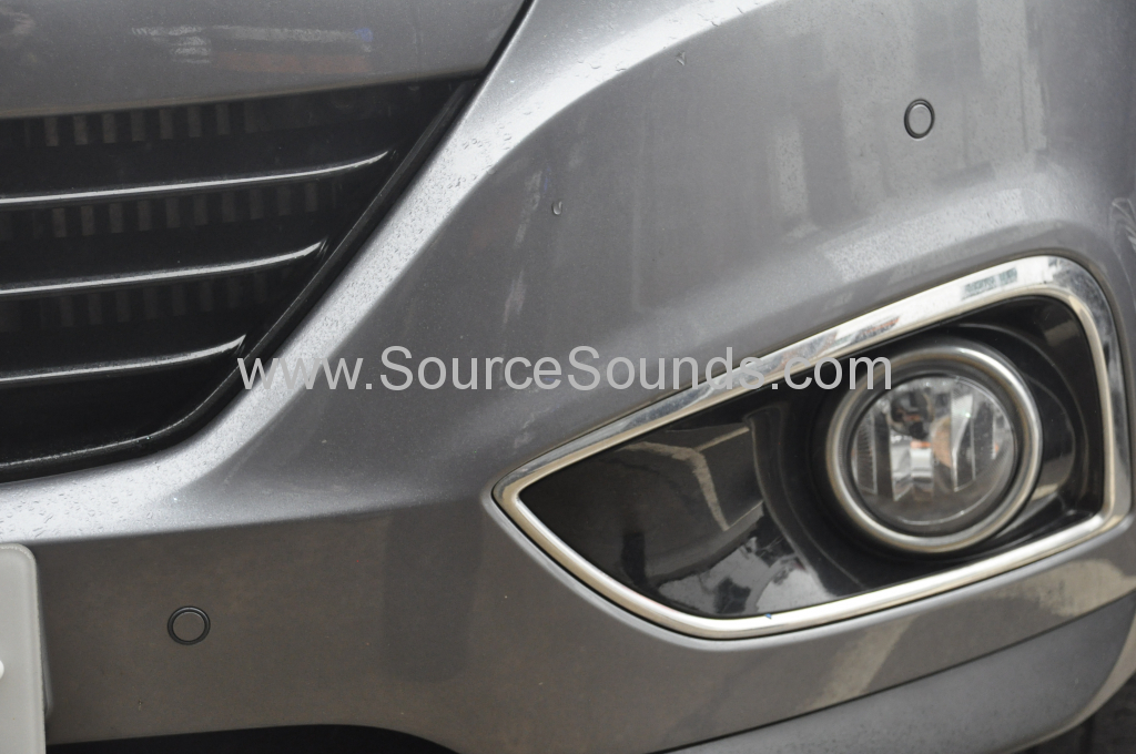 Hyundai ix35 2015 front parking sensors 002
