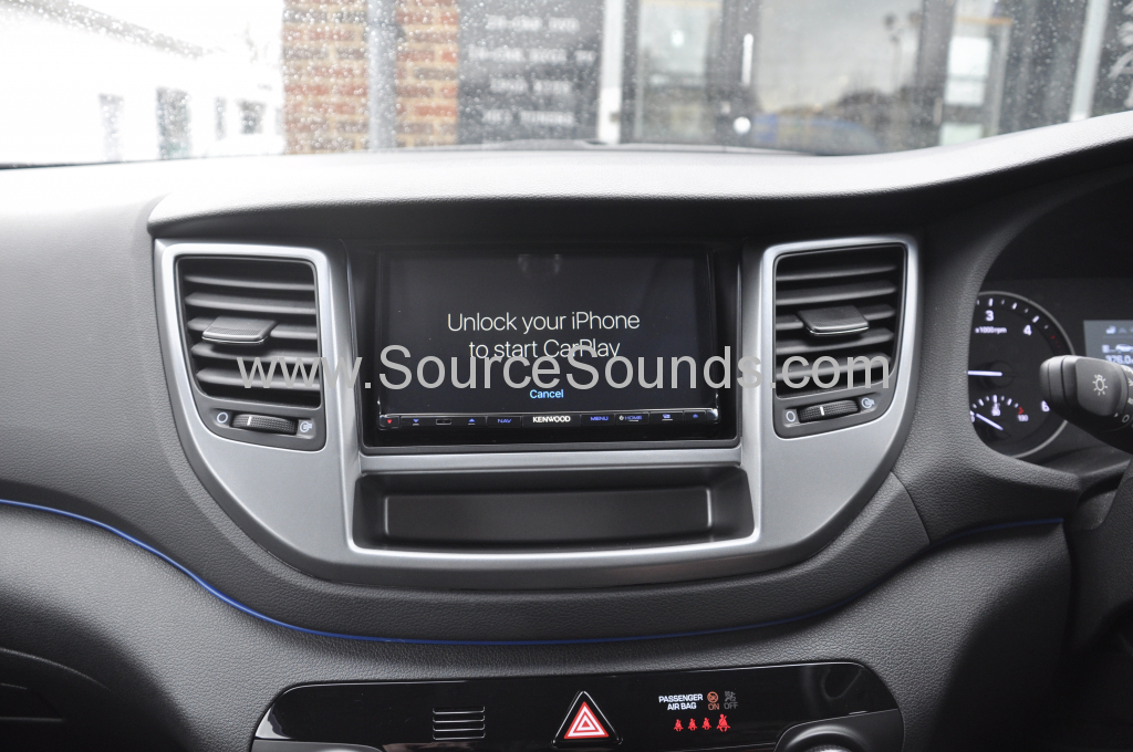 Hyundai Tucson 2015 reverse camera 003